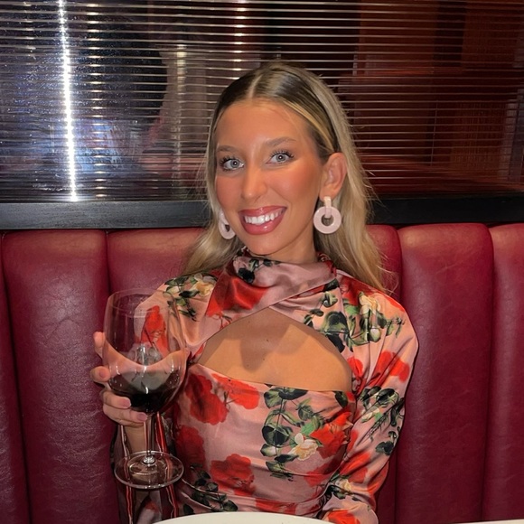 Meet the Posher Other - Meet your Posher, Isabela